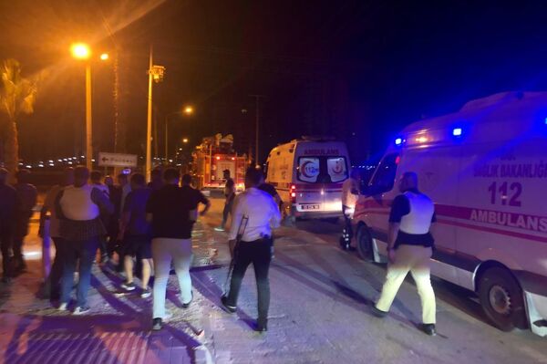 Mersin'de polisevine silahlı saldırıda 2 polis memuru yaralandı - Sputnik Türkiye