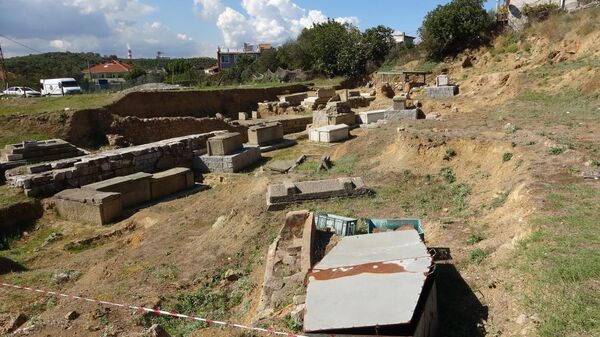 Parion'da anne ve çocuğuna ait 2 bin yıllık mezar bulundu
 - Sputnik Türkiye