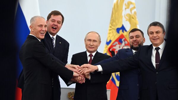 Kremlin'de yapılan DHC, LHC, Herson ve Zaporojye bölgelerinin Rusya’ya bağlanma anlaşmaları imza töreni - Sputnik Türkiye
