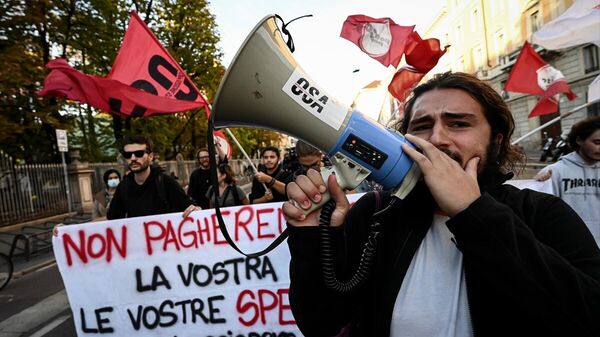 İtalya'da yüksek enerji faturaları protesto edildi - Sputnik Türkiye