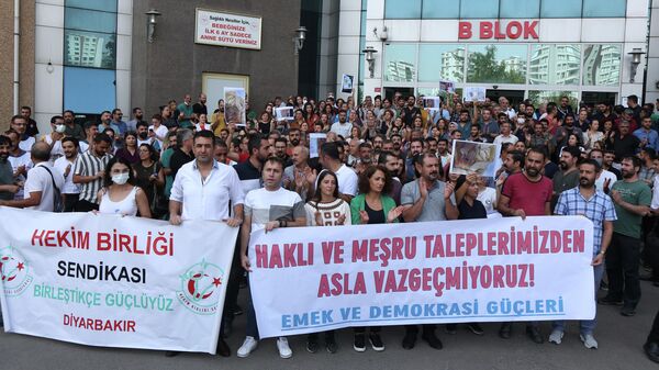 Diyarbakır’da yemekleri boykot eden sağlık çalışanları - Sputnik Türkiye