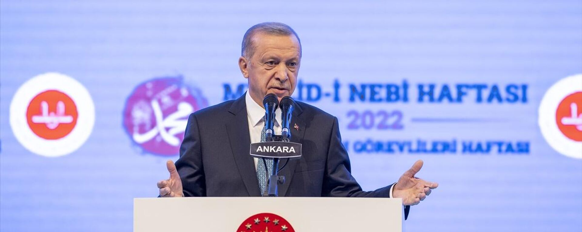 Cumhurbaşkanı Recep Tayyip Erdoğan, Hacı Bayram Veli Üniversitesi Kongre ve Kültür Merkezi'nde düzenlenen Mevlid-i Nebi Haftası Açılış Programı ile Uluslararası Hafızlık ve Kur'an-ı Kerim'i Güzel Okuma Yarışması Ödül Töreni'ne katılarak burada bir konuşma yaptı.
 - Sputnik Türkiye, 1920, 04.10.2022