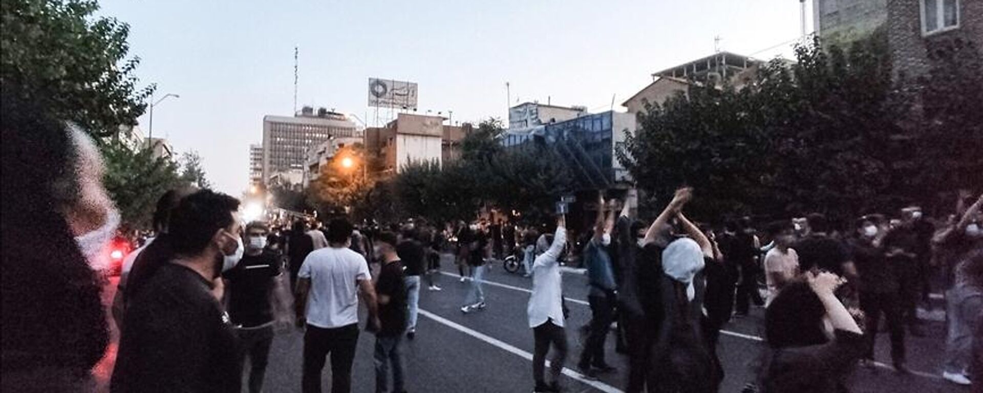 İran'da, Mahsa Emini'nin ölümünün ardından başlayan gösteriler 19. gününü geride bırakırken, ülkede protesto düzenleyen lise öğrencileri dikkati çekiyor. - Sputnik Türkiye, 1920, 06.10.2022