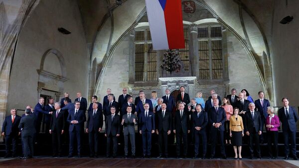 Çekya'nın başkenti Prag'da gerçekleştirilen Avrupa Siyasi Topluluğu Zirvesi başladı.  - Sputnik Türkiye