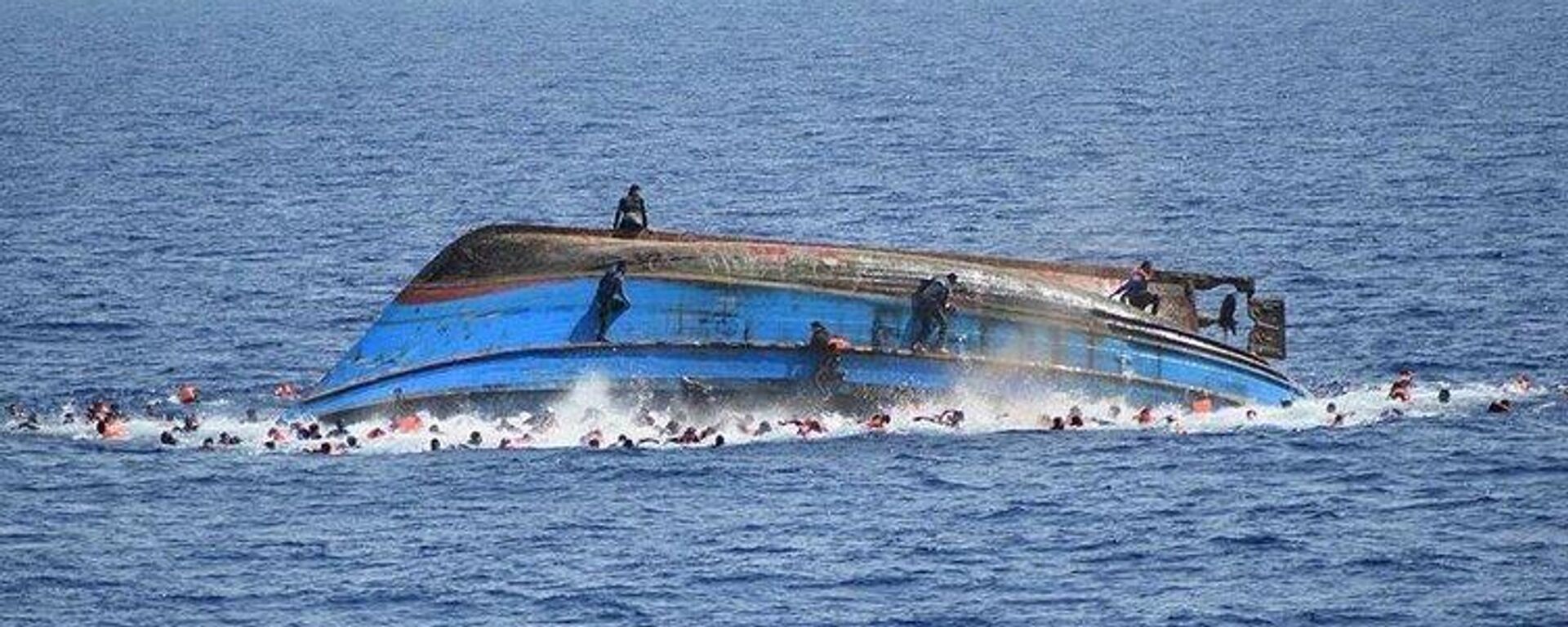 Nijerya'nın Anambra eyaletinde yolcu teknesinin alabora olması sonucu 70 kişi hayatını kaybetti, çok sayıda kişi kayboldu. - Sputnik Türkiye, 1920, 09.10.2022