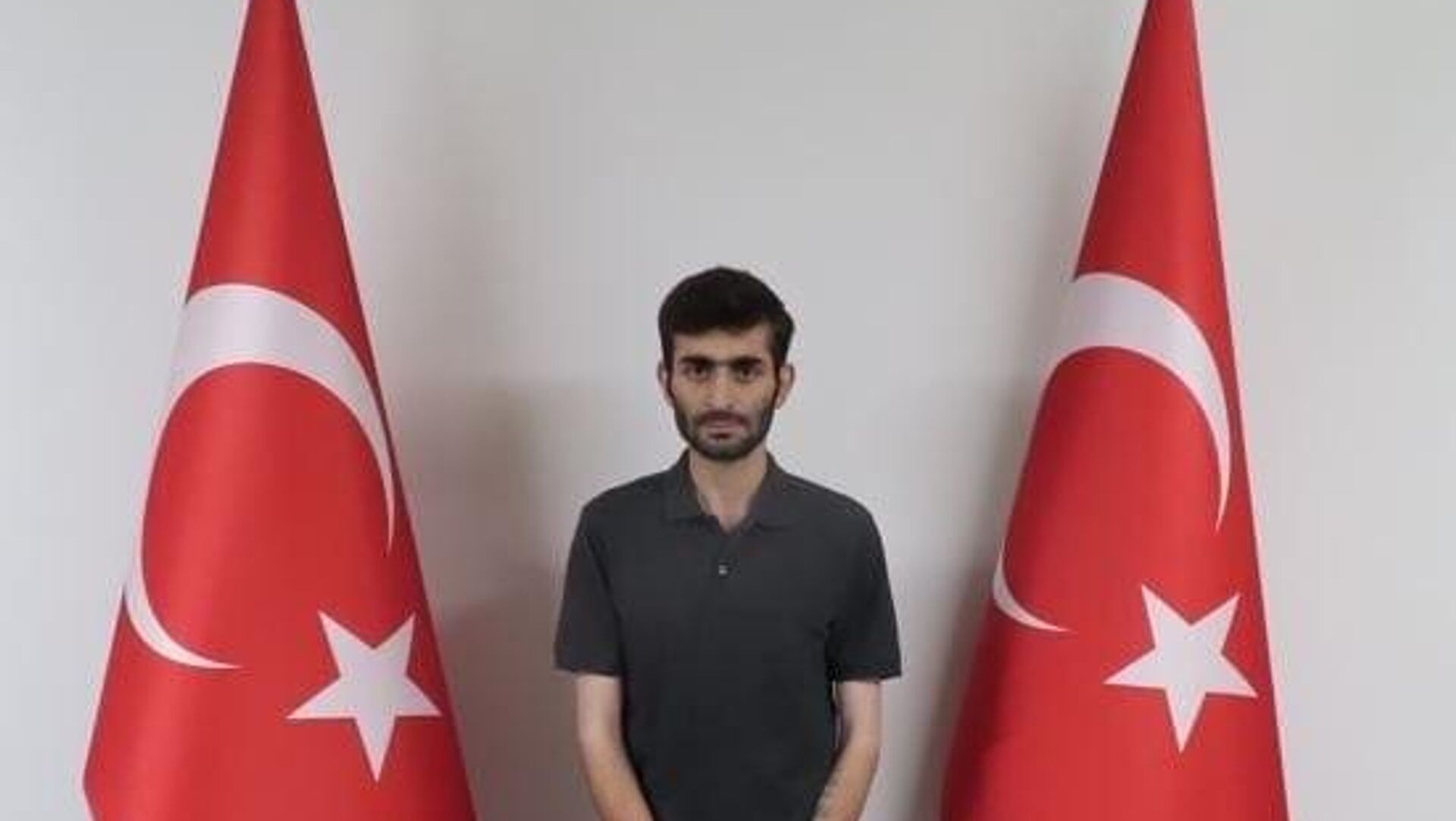 Milli İstihbarat Teşkilatı (MİT), Irak'ta yürüttüğü çalışma neticesinde PKK/KCK'nın lojistik sorumlularından Çiyager Mamhuri kod adlı Çekdar Kaya'yı Türkiye'ye getirdi. - Sputnik Türkiye, 1920, 10.10.2022