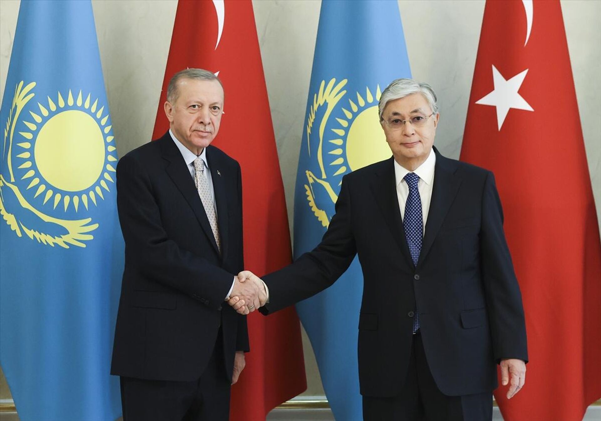 Erdoğan, Kazakistan Cumhurbaşkanı Tokayev ile bir araya geldi - Sputnik Türkiye, 1920, 12.10.2022