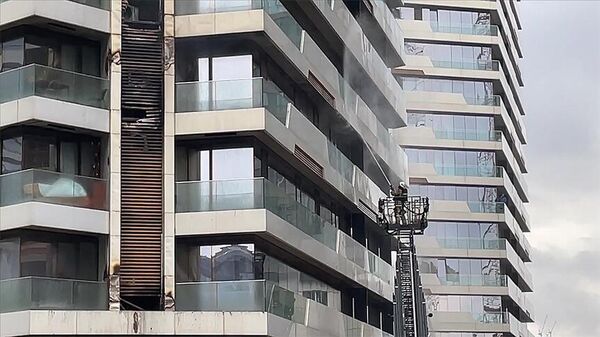 Kadıköy'deki 24 katlı binanın üçüncü katında yeniden yangın - Sputnik Türkiye