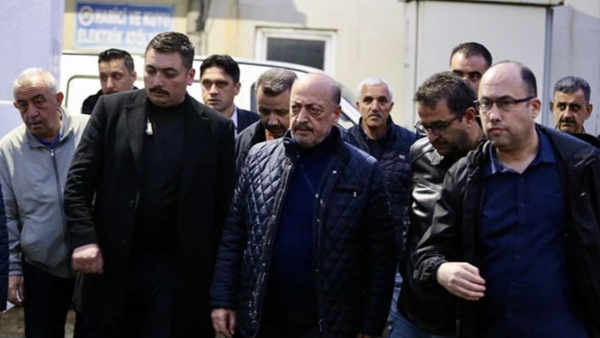 Çalışma ve Sosyal Güvenlik Bakanı Vedat Bilgin, grizu patlamasının meydana geldiği Türkiye Taşkömürü Kurumu (TTK) Amasra Müessesesi'ne ait maden ocağında incelemelerde bulundu. Bakan Bilgin, başlatılan teftişin ve soruşturmanın derinleştirilmesi talimatını verdi. - Sputnik Türkiye