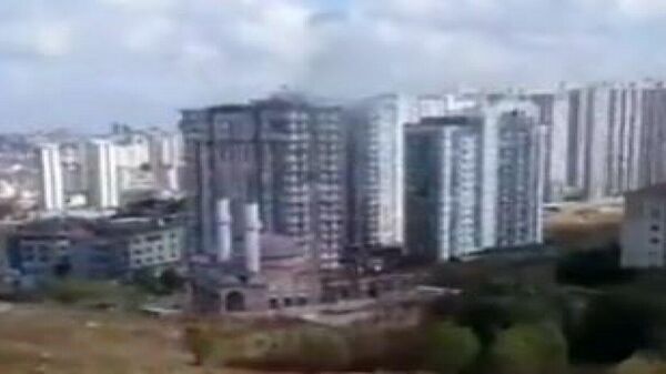 İstanbul Esenyurt'ta bir rezidansta yangın meydana geldi. Olay yerine itfaiye ekipleri sevk edildi. - Sputnik Türkiye