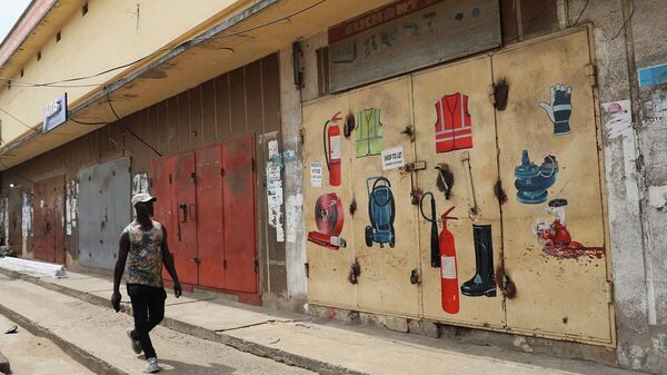 Batı Afrika ülkesi Gana'nın başkenti Accra'da mağaza sahipleri ve tüccarlar yükselen enflasyonu protesto etmek için dükkanlarını kapattı. - Sputnik Türkiye
