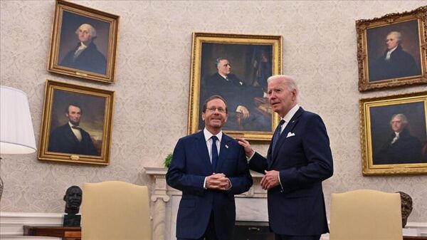 ABD Başkanı Biden ve İsrail Cumhurbaşkanı Herzog, Beyaz Saray'da yaptıkları ikili görüşmede, iki ülke ilişkileri ile İran başta olmak üzere bölgesel ve küresel konuları ele aldı. - Sputnik Türkiye