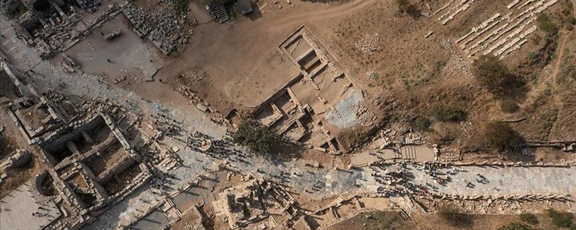 Efes Antik Kenti'nde son keşif Bizans Dönemi'ne ait 1400 yıllık mahalle oldu
 - Sputnik Türkiye, 1920, 29.10.2022