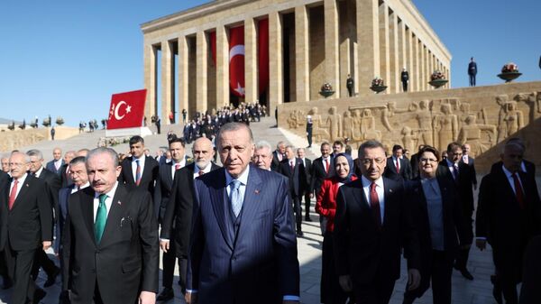 Cumhurbaşkanı Recep Tayyip Erdoğan, 29 Ekim Cumhuriyet Bayramı dolayısıyla Anıtkabir'de - Sputnik Türkiye