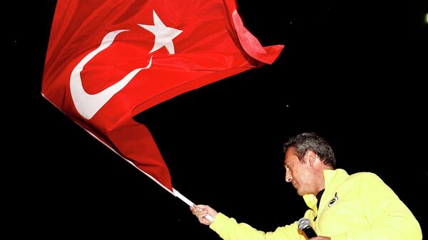 Türkiye Cumhuriyeti'nin 99. kuruluş yıl dönümü nedeniyle Fenerbahçe Spor Kulübü tarafından Bağdat Caddesi'nde Fener Alayı yürüyüşü düzenlendi. Yürüyüşe Kulüp Başkanı Ali Koç da katıldı.
 - Sputnik Türkiye