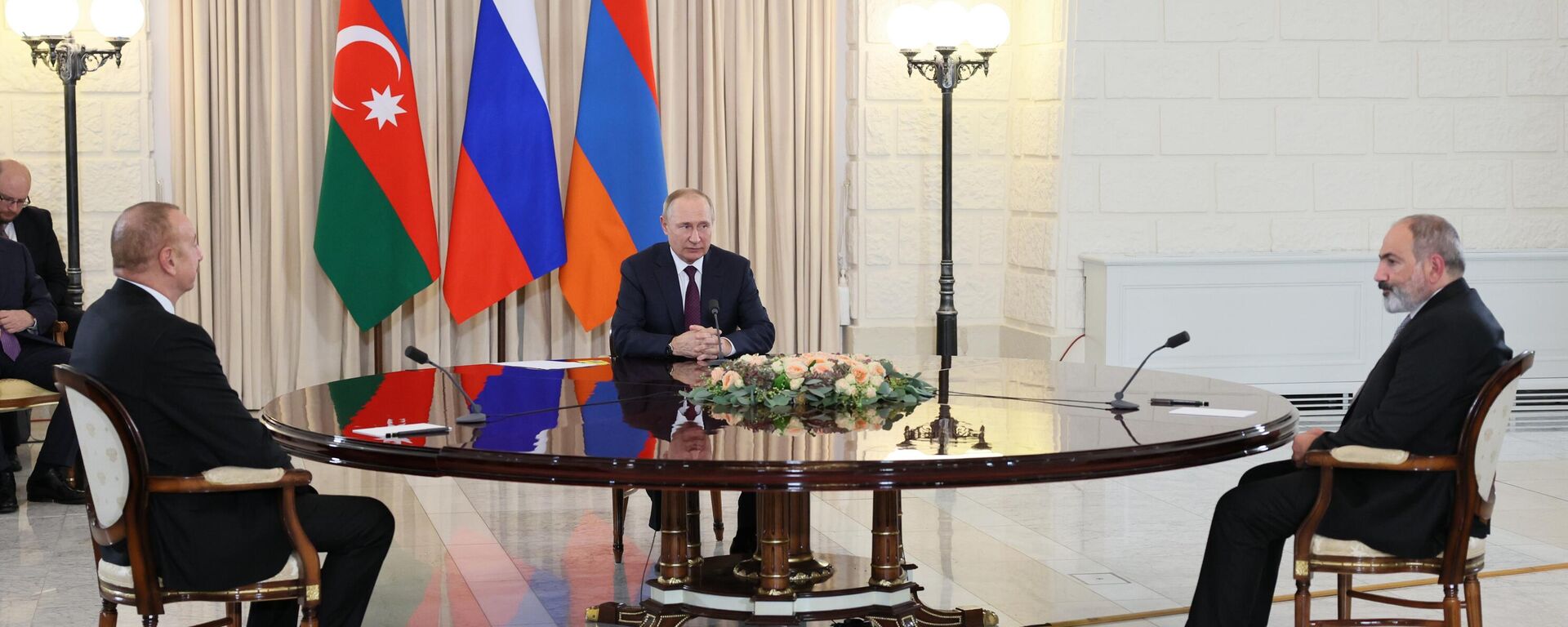 Rusya Devlet Başkanı Vladimir Putin, bugün Azerbaycanlı mevkidaşı İlham Aliyev ve Ermenistan Başbakanı Nikol Paşinyan - Sputnik Türkiye, 1920, 31.10.2022