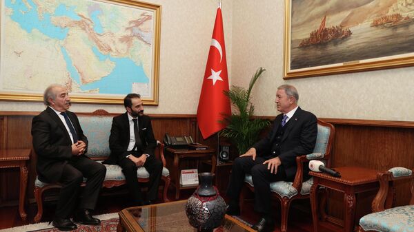 Milli Savunma Bakanı Akar oyuncu Burak Haktanır ile görüştü - Sputnik Türkiye