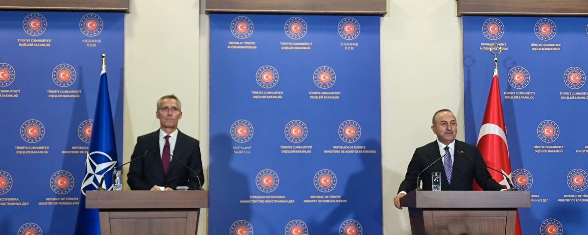 Dışişleri Bakanı Mevlüt Çavuşoğlu, NATO Genel Sekreteri Jens Stoltenberg ile Dışişleri Bakanlığı İstanbul Temsilciliği'nde bir araya geldi.
 - Sputnik Türkiye, 1920, 03.11.2022