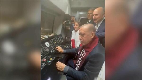Cumhurbaşkanı Erdoğan, Gaziantep'te açılışını yaptığı Gaziray'ı kullandı - Sputnik Türkiye
