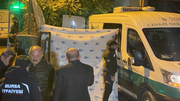 Bursa'nın Yıldırım ilçesinde bir evde çıkan yangında yaşları 1 ile 11 arasında değişen 8 çocuk ile bir anne hayatını kaybetti. - Sputnik Türkiye