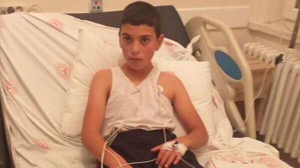 Bitlis'te sokak köpeklerinin ısırması sonucu kuduz teşhisi konulan 10 yaşındaki Mustafa Erçetin, - Sputnik Türkiye