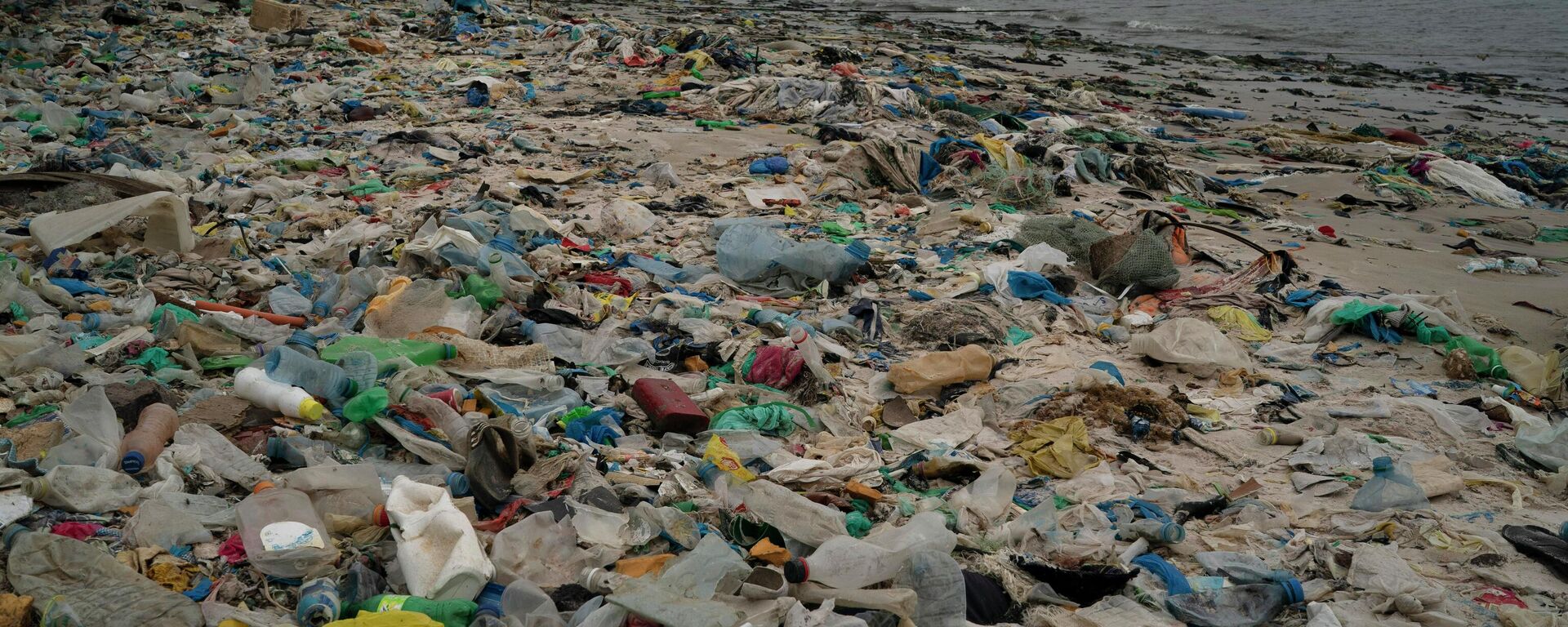 Senegal'in 'Plastik Adam'ı, yıllardır çevre kirliliğiyle mücadele ediyor - Sputnik Türkiye, 1920, 15.08.2025