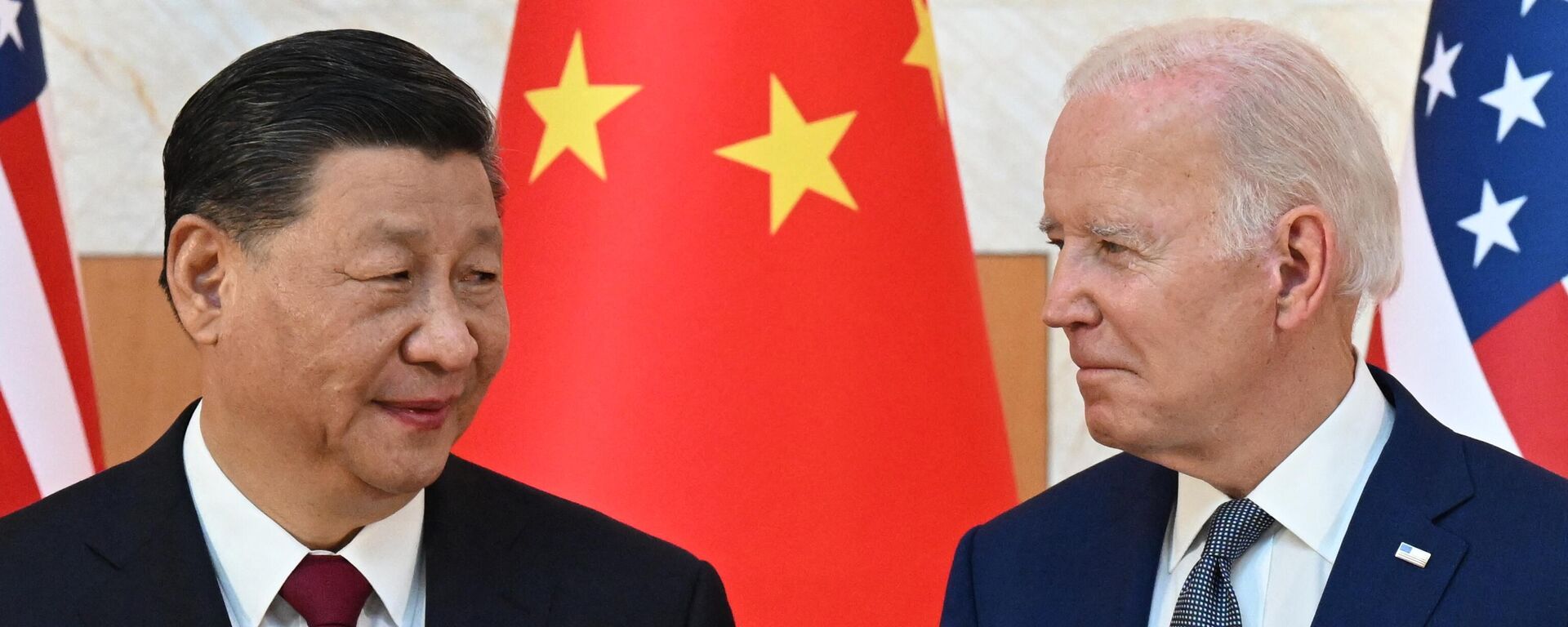 ABD Başkanı Joe Biden ile Çin Devlet Başkanı Şi Cinping arasındaki ilk yüz yüze görüşme, Endonezya'nın Bali Adası'nda düzenlenen G20 zirvesinde gerçekleşti. - Sputnik Türkiye, 1920, 11.08.2023