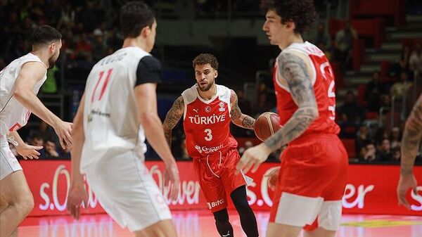 FIBA 2023 Dünya Kupası Avrupa Elemeleri 2. Tur I Grubu dördüncü maçında Sırbistan'a 77-76 yenilen A Milli Erkek Basketbol Takımı, Yunanistan'ın Belçika'yı mağlup etmesiyle FIBA 2023 Dünya Kupası'na katılma şansını yitirdi. - Sputnik Türkiye