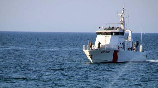 Tunus makamları, 16 göçmeni taşıyan teknenin kuzey kıyısı açıklarında batması sonucu ölenlerin sayısının 5'e yükseldiğini duyurdu. - Sputnik Türkiye