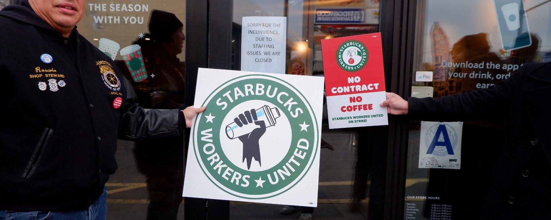 ABD'de Starbucks'ın Kırmızı Kupa gününde 100'den fazla mağazasında 2000'den fazla çalışan bir günlük grev yaptı. (17.11.2022) - Sputnik Türkiye, 1920, 17.11.2022