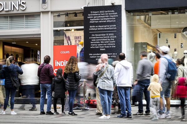 İstiklal Caddesi&#x27;nde, bombalı terör saldırısının yaşandığı alanda açıklama yapan Yıldız, olayda 6 kişinin hayatını kaybettiğini, 81 kişinin de yaralandığını hatırlattı. - Sputnik Türkiye