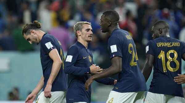 2022 Dünya Kupası'nda sahaya çıkan son şampiyon Fransa, D Grubu'ndaki ilk maçında Avustralya'yı 4-1 mağlup etti. - Sputnik Türkiye