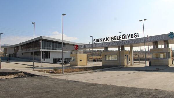 Türkiye’de otogarı olmayan tek il Şırnak, 14 milyon liraya mal olan şehirlerarası otobüs terminaline kavuşarak hizmet vermeye başladı. - Sputnik Türkiye