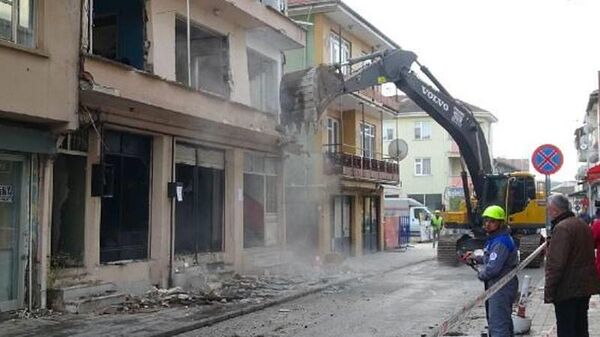 Depremden sonra Düzce'de yıkım - Sputnik Türkiye