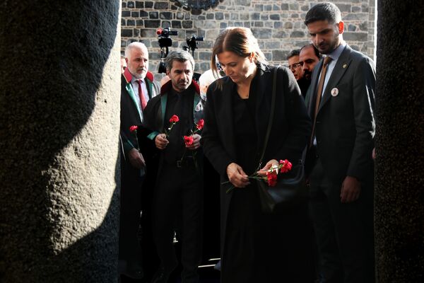 Tahir Elçi vurulduğu Dört Ayaklı Minare önünde anıldı - Sputnik Türkiye