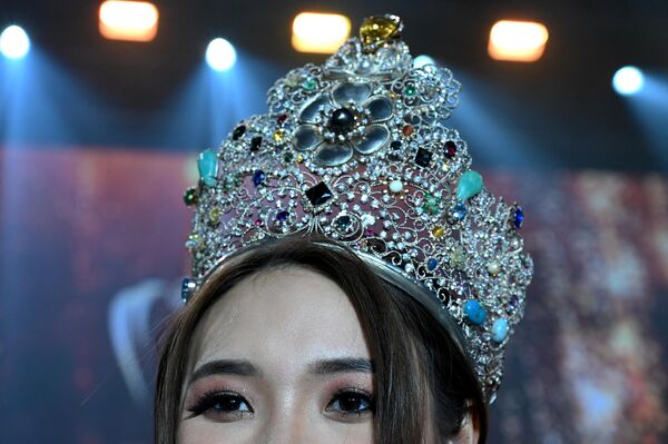 Mina Sue Choi, Yeryüzü Güzeli tacını takan ilk Güney Koreli oldu. - Sputnik Türkiye