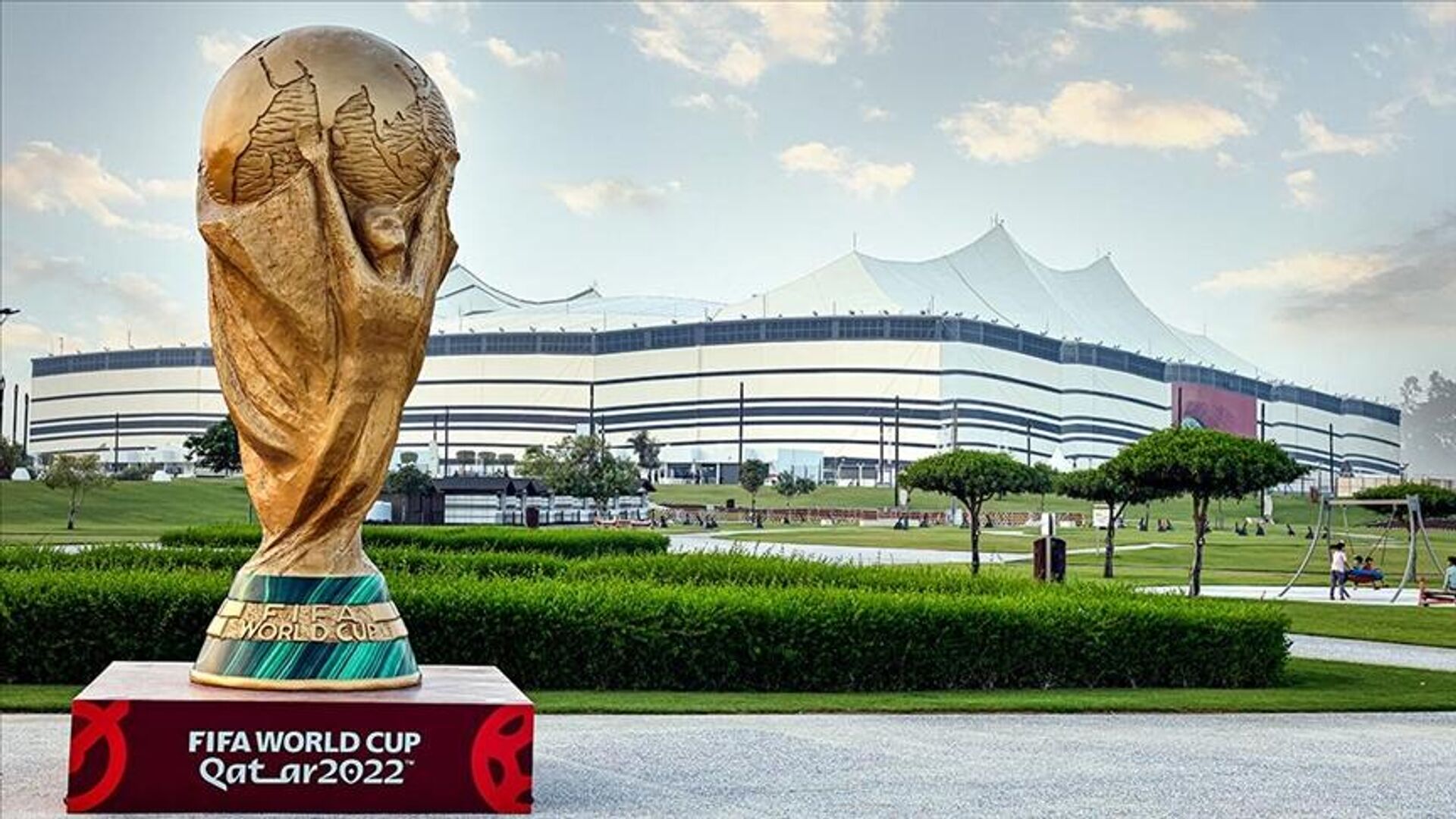 Katar, 2022 FIFA Dünya Kupası maçlarına bilet alma zorunluluğu olmaksızın taraftarların ülkeye girişine müsaade edileceğini duyurdu. - Sputnik Türkiye, 1920, 29.12.2022