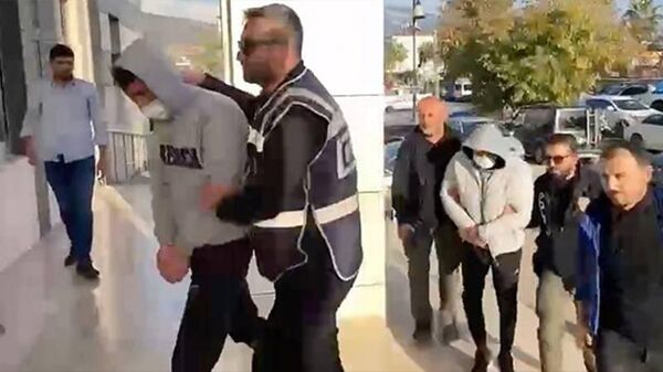 Antalya’nın Gazipaşa ilçesinde CHP İlçe Başkanı Yavuz Demir’i darp eden 2 şüpheliden 1'i sevk edildiği mahkemece tutuklandı. - Sputnik Türkiye