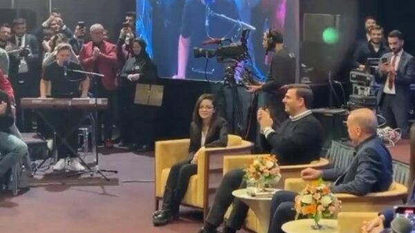 Cumhurbaşkanı Erdoğan, Isabella şarkısıyla fenomen olan 12 yaşındaki Fevzi'yi dinliyor - Sputnik Türkiye