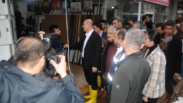 İçişleri Bakanı Soylu, Antalya'da selden zarar görenleri ziyaret etti
 - Sputnik Türkiye