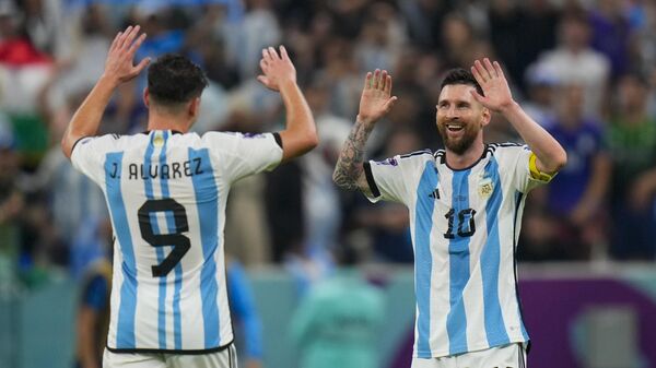 Hırvatistan'ı 3-0 mağlup eden Arjantin, 2022 Dünya Kupası'nın ilk finalisti oldu. Tangocular, Fransa-Fas mücadelesinin kazananıyla 18 Aralık'ta final maçına çıkacak.  - Sputnik Türkiye