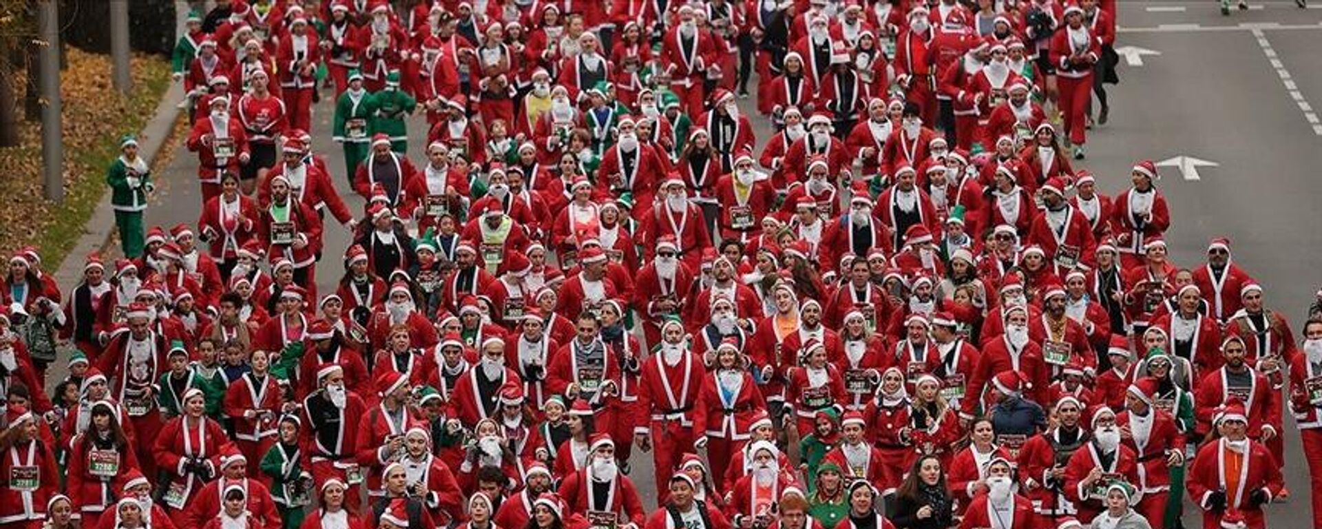 İspanya'nın başkenti Madrid'de geleneksel olarak yapılan Noel Baba Koşusu'na 6 bin 105 kişi katıldı. - Sputnik Türkiye, 1920, 18.12.2022