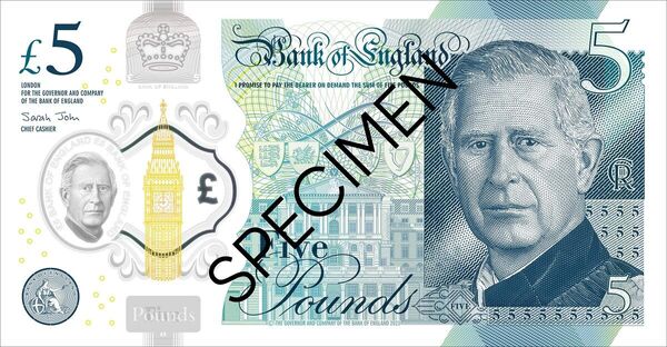 İngiltere Kralı 3. Charles'ın resminin kullanıldığı banknotlar, İngiltere Merkez Bankası tarafından ilk kez görücüye çıktı. Kral Charles'ın yer aldığı banknotların kullanılmaya başlanmasının ardından eski banknotların da geçerli olacağı belirtildi. - Sputnik Türkiye