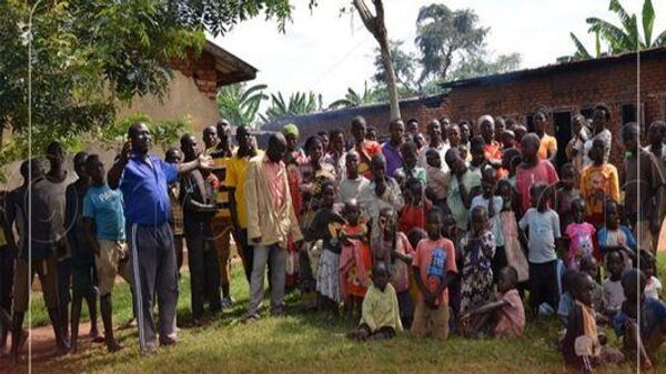 Çok eşliliğin yasal olduğu Uganda'nın Lusaka şehrinde yaşayan 67 yaşındaki çiftçi Musa Hasahya, 12 eş, 102 çocuk ve 568 torundan sonra artık bakamadığı ailesinin büyümesini durdurmaya karar verdi.  - Sputnik Türkiye