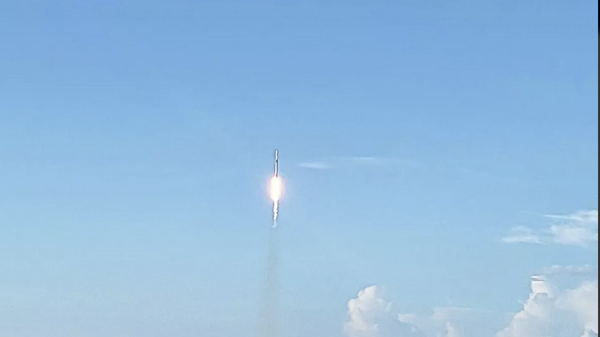 SpaceX, 54 Starlink uydusunu daha yörüngeye gönderdi - Sputnik Türkiye