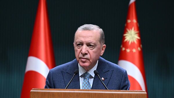 Cumhurbaşkanı Recep Tayyip Erdoğan, Cumhurbaşkanlığı Külliyesi’nde düzenlediği basın toplantısında, emeklilikte yaşa takılanlar (EYT) düzenlemesi konusunda yapılan çalışmanın detaylarına ilişkin açıklamalarda bulundu.
 - Sputnik Türkiye