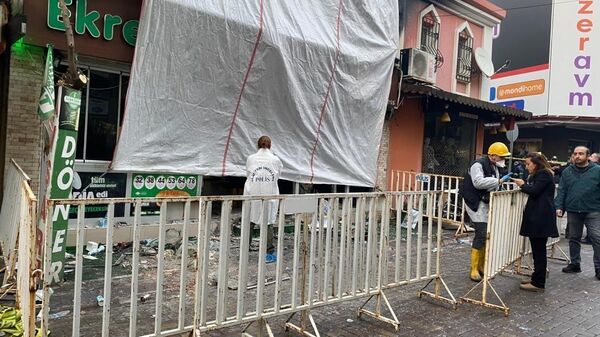 Aydın Nazilli'deki bir restoranda 7 kişinin ölümü 5 kişinin yaralandığı patlamayla ilgili bir şüpheli daha tutuklandı. Soruşturma kapsamında tutuklanan şüpheli sayısı 4'e yükseldi. - Sputnik Türkiye