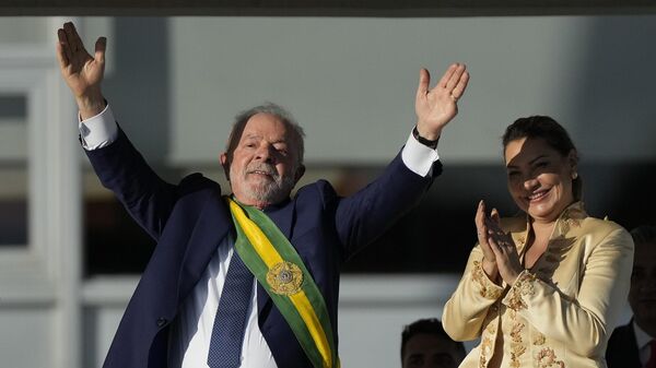 Brezilya Devlet Başkanlığı görevini devralan Luiz Inacio Lula da Silva, Açlığın geri dönüşü, Brezilya halkına karşı işlenen en büyük suçtur dedi. - Sputnik Türkiye