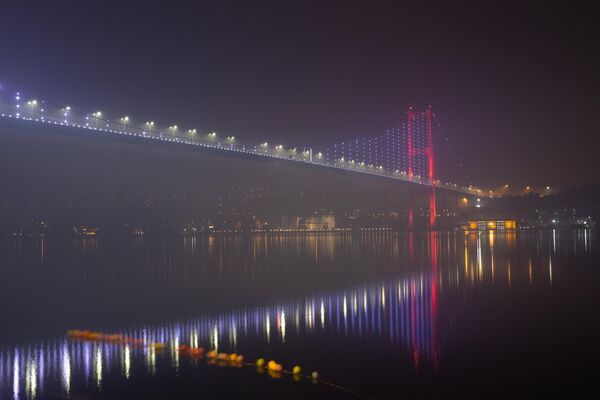 İstanbul’da gece saatlerinde başlayan sis etkili oldu. - Sputnik Türkiye