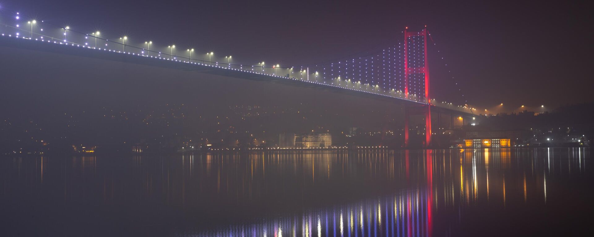 İstanbul’da gece saatlerinde başlayan sis etkili oldu. - Sputnik Türkiye, 1920, 03.01.2023